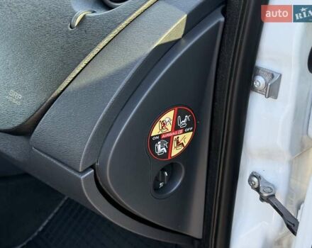 Белый Рено Кенгу, объемом двигателя 1.46 л и пробегом 231 тыс. км за 7750 $, фото 19 на Automoto.ua