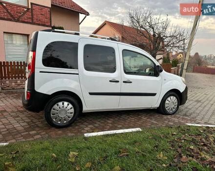 Белый Рено Кенгу, объемом двигателя 1.46 л и пробегом 140 тыс. км за 8999 $, фото 6 на Automoto.ua