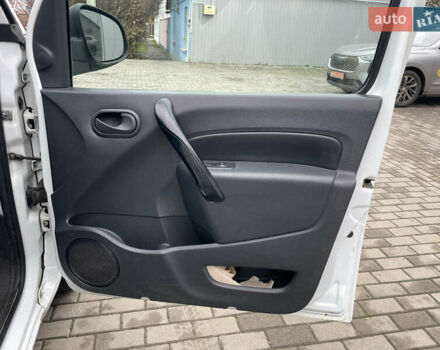 Белый Рено Кенгу, объемом двигателя 1.5 л и пробегом 374 тыс. км за 5700 $, фото 14 на Automoto.ua