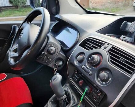 Рено Кєнгу 2013 у Хмельницькому на Automoto.ua Білий Рено Кєнгу, об'ємом двигуна 1.46 л та пробігом 201 тис. км за 10800 $, фото 10 на Automoto.ua