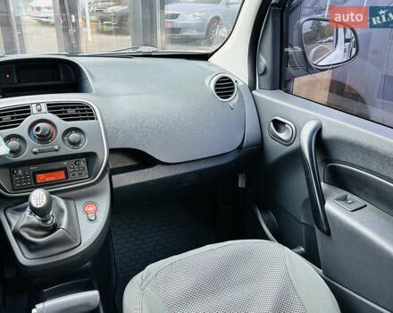 Білий Рено Кєнгу, об'ємом двигуна 1.5 л та пробігом 230 тис. км за 7800 $, фото 21 на Automoto.ua