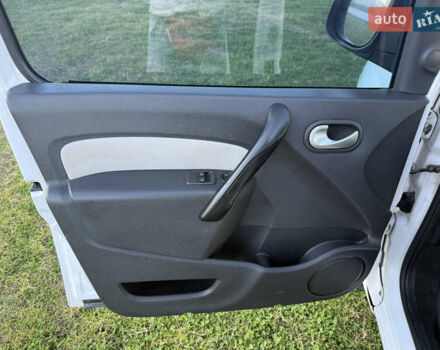 Белый Рено Кенгу, объемом двигателя 1.46 л и пробегом 215 тыс. км за 9800 $, фото 19 на Automoto.ua