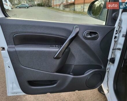 Белый Рено Кенгу, объемом двигателя 1.5 л и пробегом 233 тыс. км за 8800 $, фото 15 на Automoto.ua