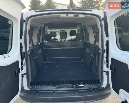 Белый Рено Кенгу, объемом двигателя 1.5 л и пробегом 173 тыс. км за 11600 $, фото 59 на Automoto.ua