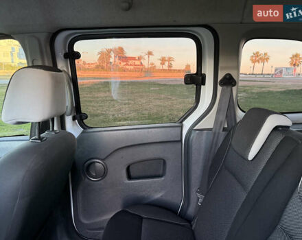 Белый Рено Кенгу, объемом двигателя 1.46 л и пробегом 215 тыс. км за 9800 $, фото 29 на Automoto.ua