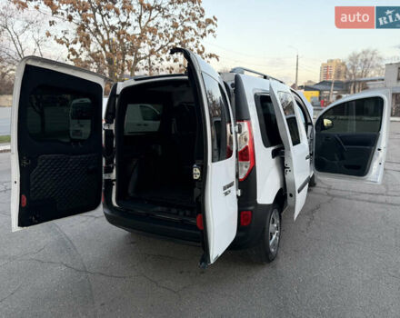 Белый Рено Кенгу, объемом двигателя 1.5 л и пробегом 190 тыс. км за 11799 $, фото 96 на Automoto.ua