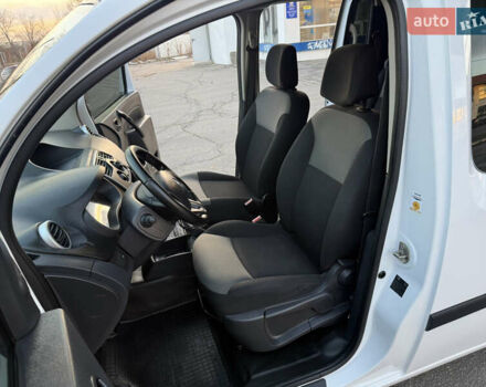 Белый Рено Кенгу, объемом двигателя 1.5 л и пробегом 190 тыс. км за 11799 $, фото 61 на Automoto.ua