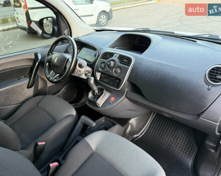 Белый Рено Кенгу, объемом двигателя 1.5 л и пробегом 190 тыс. км за 11799 $, фото 49 на Automoto.ua