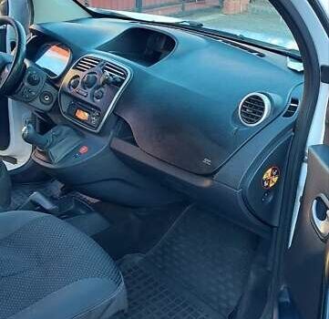 Рено Кєнгу 2014 у Дубно на Automoto.ua Білий Рено Кєнгу, об'ємом двигуна 1.46 л та пробігом 345 тис. км за 8800 $, фото 80 на Automoto.ua