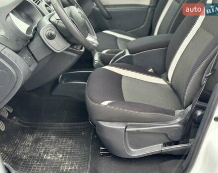 Белый Рено Кенгу, объемом двигателя 1.5 л и пробегом 255 тыс. км за 9800 $, фото 19 на Automoto.ua