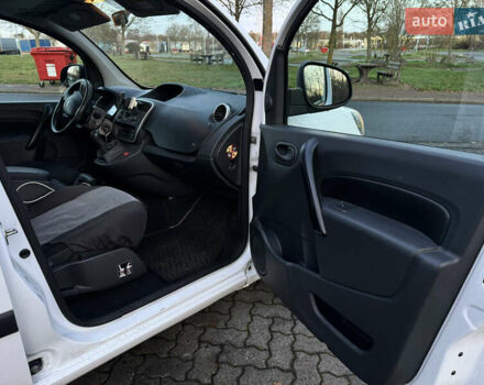 Белый Рено Кенгу, объемом двигателя 1.5 л и пробегом 186 тыс. км за 10699 $, фото 65 на Automoto.ua