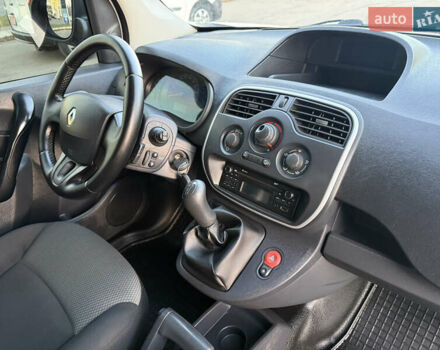 Белый Рено Кенгу, объемом двигателя 1.5 л и пробегом 190 тыс. км за 11799 $, фото 50 на Automoto.ua