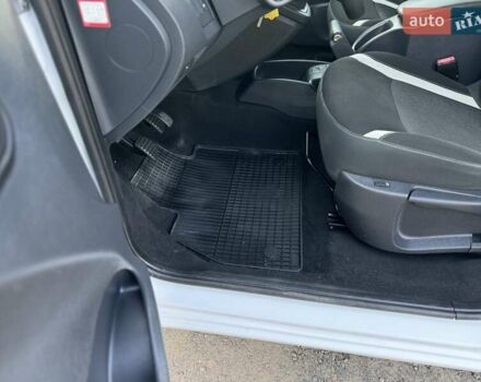 Белый Рено Кенгу, объемом двигателя 1.5 л и пробегом 173 тыс. км за 11600 $, фото 28 на Automoto.ua