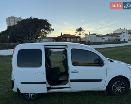 Белый Рено Кенгу, объемом двигателя 1.46 л и пробегом 215 тыс. км за 9800 $, фото 6 на Automoto.ua