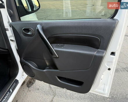 Белый Рено Кенгу, объемом двигателя 1.5 л и пробегом 190 тыс. км за 11799 $, фото 36 на Automoto.ua