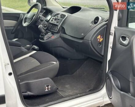 Белый Рено Кенгу, объемом двигателя 1.5 л и пробегом 255 тыс. км за 9800 $, фото 31 на Automoto.ua