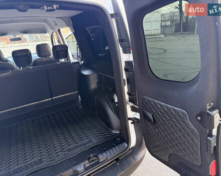 Белый Рено Кенгу, объемом двигателя 1.5 л и пробегом 190 тыс. км за 11799 $, фото 72 на Automoto.ua