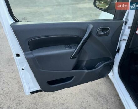 Белый Рено Кенгу, объемом двигателя 1.5 л и пробегом 173 тыс. км за 11600 $, фото 23 на Automoto.ua