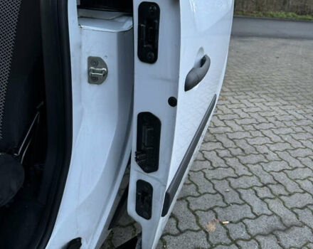 Белый Рено Кенгу, объемом двигателя 1.5 л и пробегом 186 тыс. км за 10699 $, фото 76 на Automoto.ua