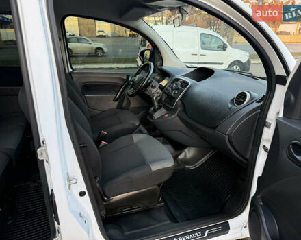 Белый Рено Кенгу, объемом двигателя 1.5 л и пробегом 190 тыс. км за 11799 $, фото 48 на Automoto.ua