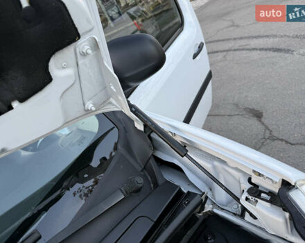 Белый Рено Кенгу, объемом двигателя 1.5 л и пробегом 190 тыс. км за 11799 $, фото 84 на Automoto.ua