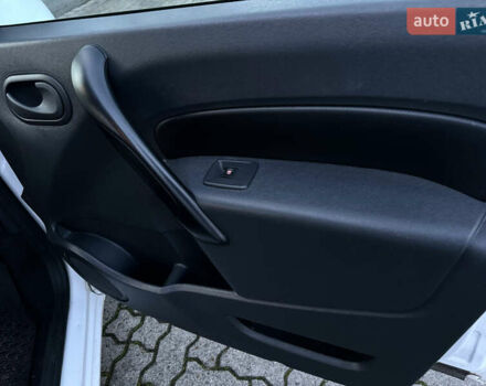 Белый Рено Кенгу, объемом двигателя 1.5 л и пробегом 186 тыс. км за 10699 $, фото 97 на Automoto.ua