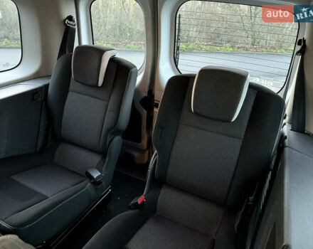 Белый Рено Кенгу, объемом двигателя 1.5 л и пробегом 186 тыс. км за 10699 $, фото 77 на Automoto.ua