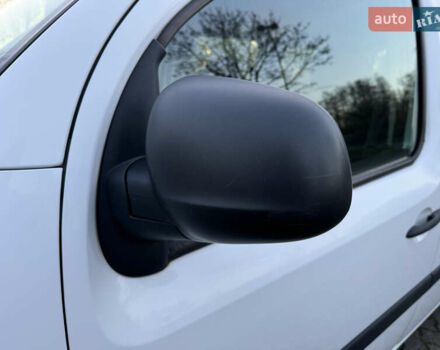 Белый Рено Кенгу, объемом двигателя 1.5 л и пробегом 186 тыс. км за 10699 $, фото 55 на Automoto.ua