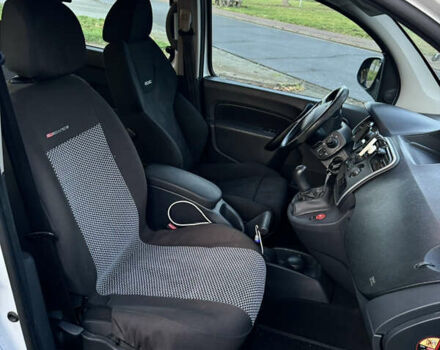 Белый Рено Кенгу, объемом двигателя 1.5 л и пробегом 186 тыс. км за 10699 $, фото 63 на Automoto.ua