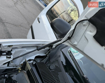 Белый Рено Кенгу, объемом двигателя 1.5 л и пробегом 190 тыс. км за 11799 $, фото 85 на Automoto.ua