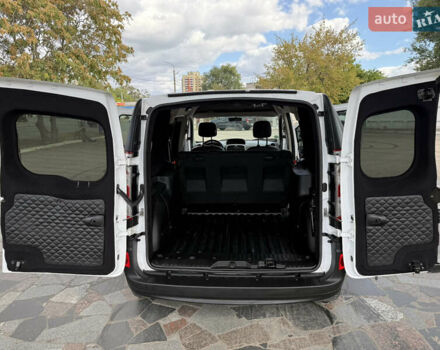 Белый Рено Кенгу, объемом двигателя 1.5 л и пробегом 190 тыс. км за 11799 $, фото 62 на Automoto.ua