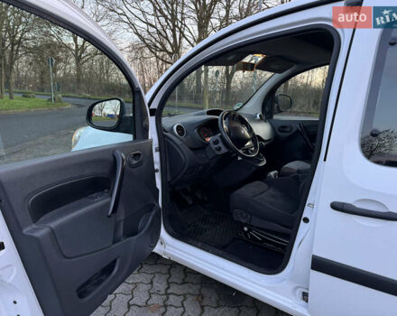 Белый Рено Кенгу, объемом двигателя 1.5 л и пробегом 186 тыс. км за 10699 $, фото 61 на Automoto.ua