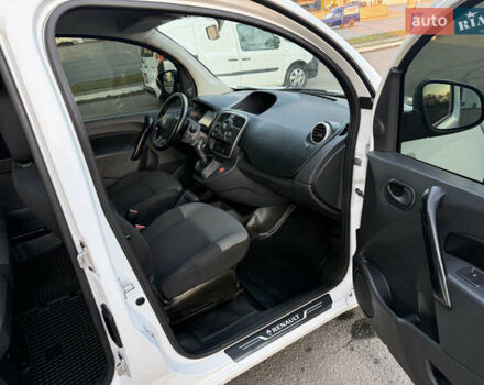 Белый Рено Кенгу, объемом двигателя 1.5 л и пробегом 190 тыс. км за 11799 $, фото 41 на Automoto.ua