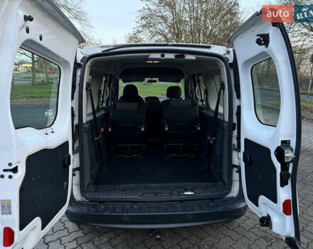 Белый Рено Кенгу, объемом двигателя 1.5 л и пробегом 186 тыс. км за 10699 $, фото 86 на Automoto.ua