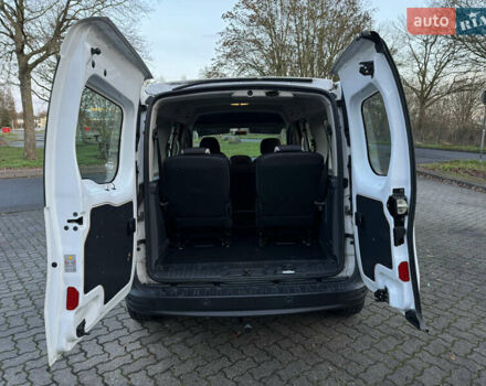 Белый Рено Кенгу, объемом двигателя 1.5 л и пробегом 186 тыс. км за 10699 $, фото 84 на Automoto.ua