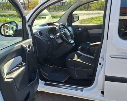 Рено Кенгу 2014 в Новоархангельске на Automoto.ua Белый Рено Кенгу, объемом двигателя 1.5 л и пробегом 64 тыс. км за 12500 $, фото 8 на Automoto.ua