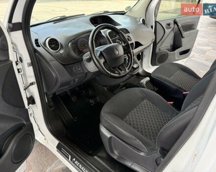 Белый Рено Кенгу, объемом двигателя 1.5 л и пробегом 190 тыс. км за 11799 $, фото 4 на Automoto.ua
