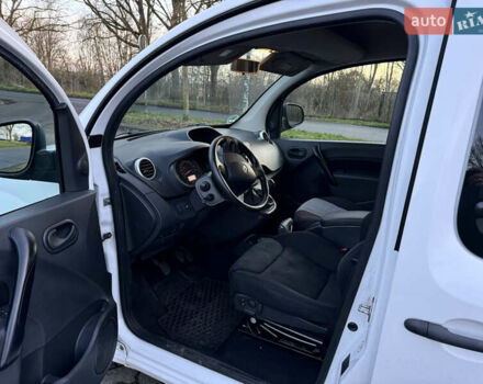 Белый Рено Кенгу, объемом двигателя 1.5 л и пробегом 186 тыс. км за 10699 $, фото 59 на Automoto.ua