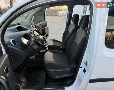 Белый Рено Кенгу, объемом двигателя 1.5 л и пробегом 190 тыс. км за 11799 $, фото 66 на Automoto.ua