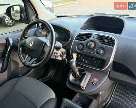 Белый Рено Кенгу, объемом двигателя 1.5 л и пробегом 190 тыс. км за 11799 $, фото 4 на Automoto.ua