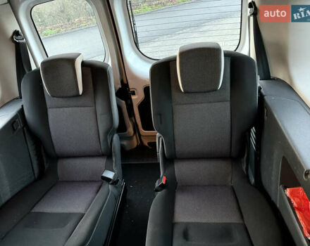 Белый Рено Кенгу, объемом двигателя 1.5 л и пробегом 186 тыс. км за 10699 $, фото 78 на Automoto.ua