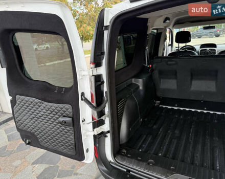 Белый Рено Кенгу, объемом двигателя 1.5 л и пробегом 190 тыс. км за 11799 $, фото 63 на Automoto.ua