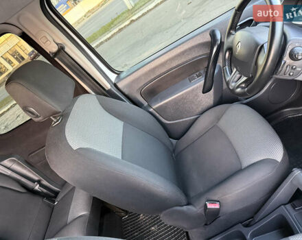 Белый Рено Кенгу, объемом двигателя 1.5 л и пробегом 190 тыс. км за 11799 $, фото 45 на Automoto.ua