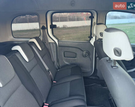 Белый Рено Кенгу, объемом двигателя 1.46 л и пробегом 215 тыс. км за 9800 $, фото 34 на Automoto.ua