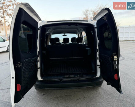 Белый Рено Кенгу, объемом двигателя 1.5 л и пробегом 190 тыс. км за 11799 $, фото 98 на Automoto.ua