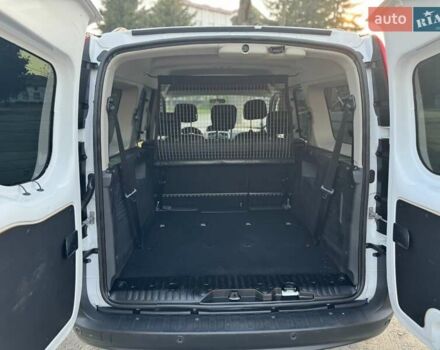 Белый Рено Кенгу, объемом двигателя 1.5 л и пробегом 173 тыс. км за 11600 $, фото 55 на Automoto.ua