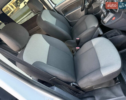 Белый Рено Кенгу, объемом двигателя 1.5 л и пробегом 190 тыс. км за 11799 $, фото 44 на Automoto.ua