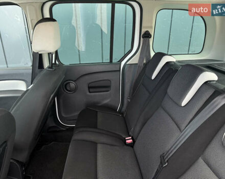 Білий Рено Кєнгу, об'ємом двигуна 1.5 л та пробігом 219 тис. км за 12499 $, фото 26 на Automoto.ua