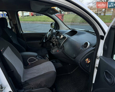 Белый Рено Кенгу, объемом двигателя 1.5 л и пробегом 186 тыс. км за 10699 $, фото 64 на Automoto.ua