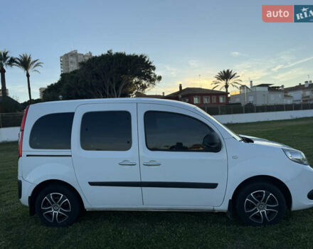 Белый Рено Кенгу, объемом двигателя 1.46 л и пробегом 215 тыс. км за 9800 $, фото 7 на Automoto.ua